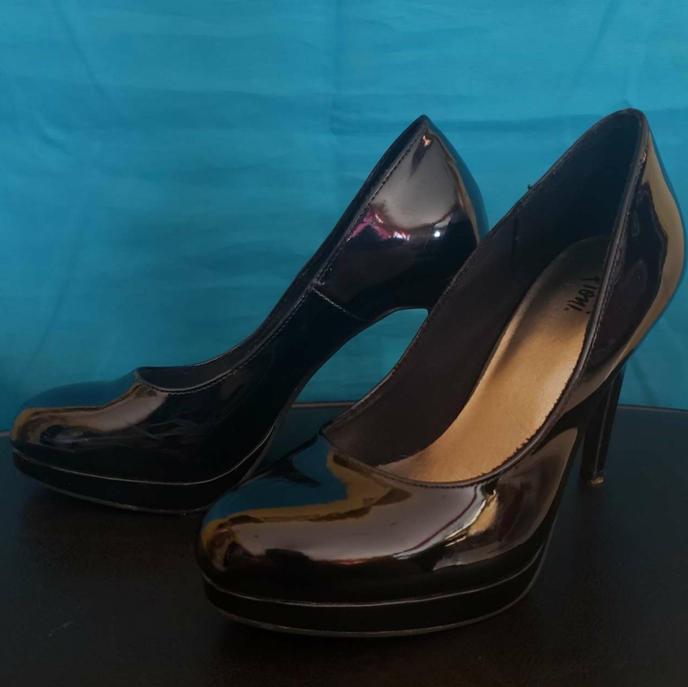 Simple black heels